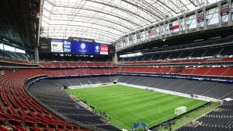 30岁及以上球员本赛季五大联赛射手榜：萨拉赫高居榜首，莱万与凯恩紧追不舍